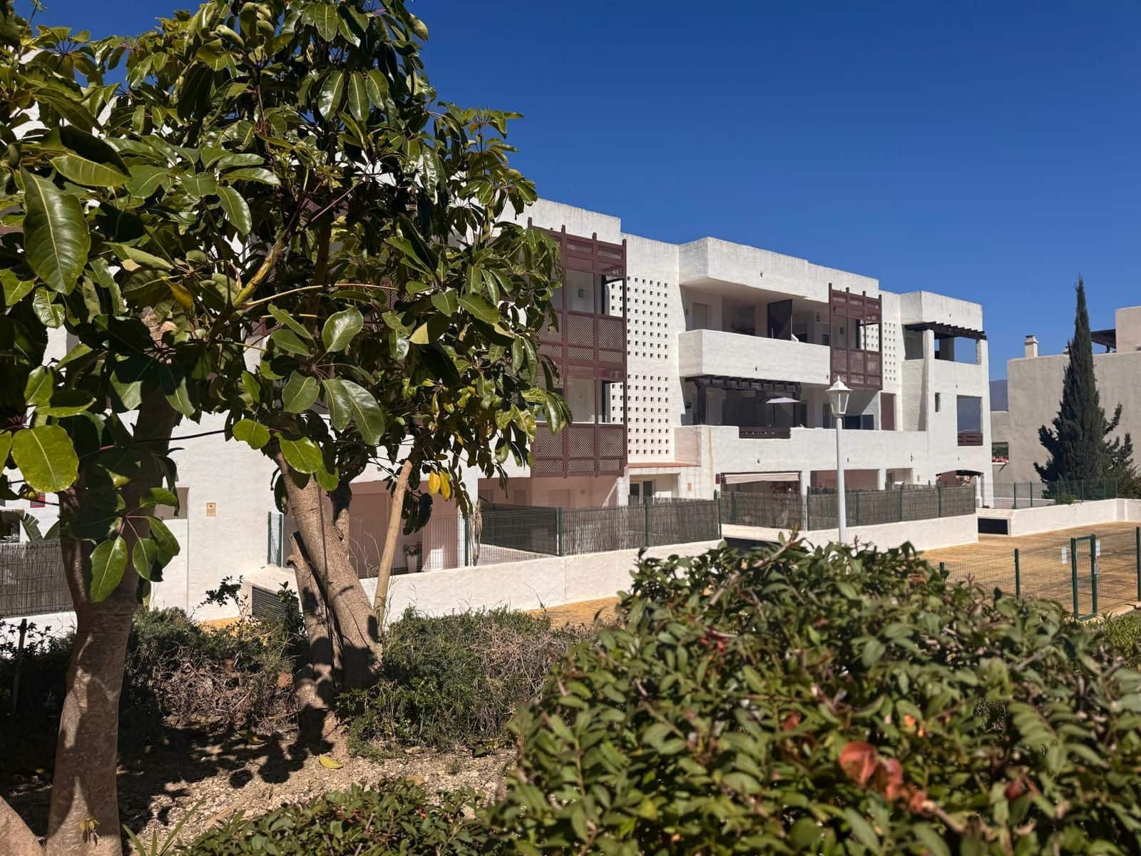 2 sovrum Lägenhet till salu i La Duquesa / Puerto de la Duquesa med pool garage - 275 000 € (Ref: 6732420)