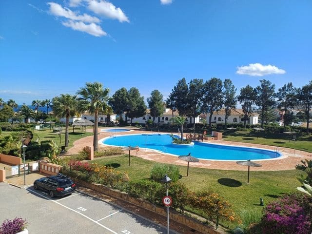 2 bedroom Apartment for sale in Manilva with pool garage - € 369,000 (Ref: 8287182)