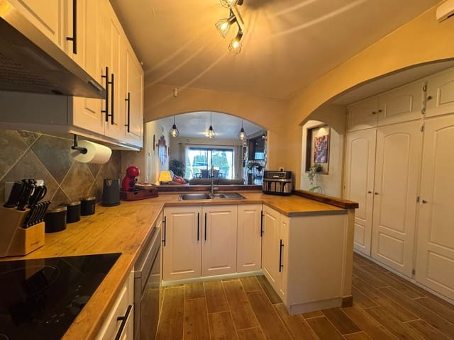 2 slaapkamer Appartement te koop in Manilva met zwembad garage - € 369.000 (Ref: 8287182)