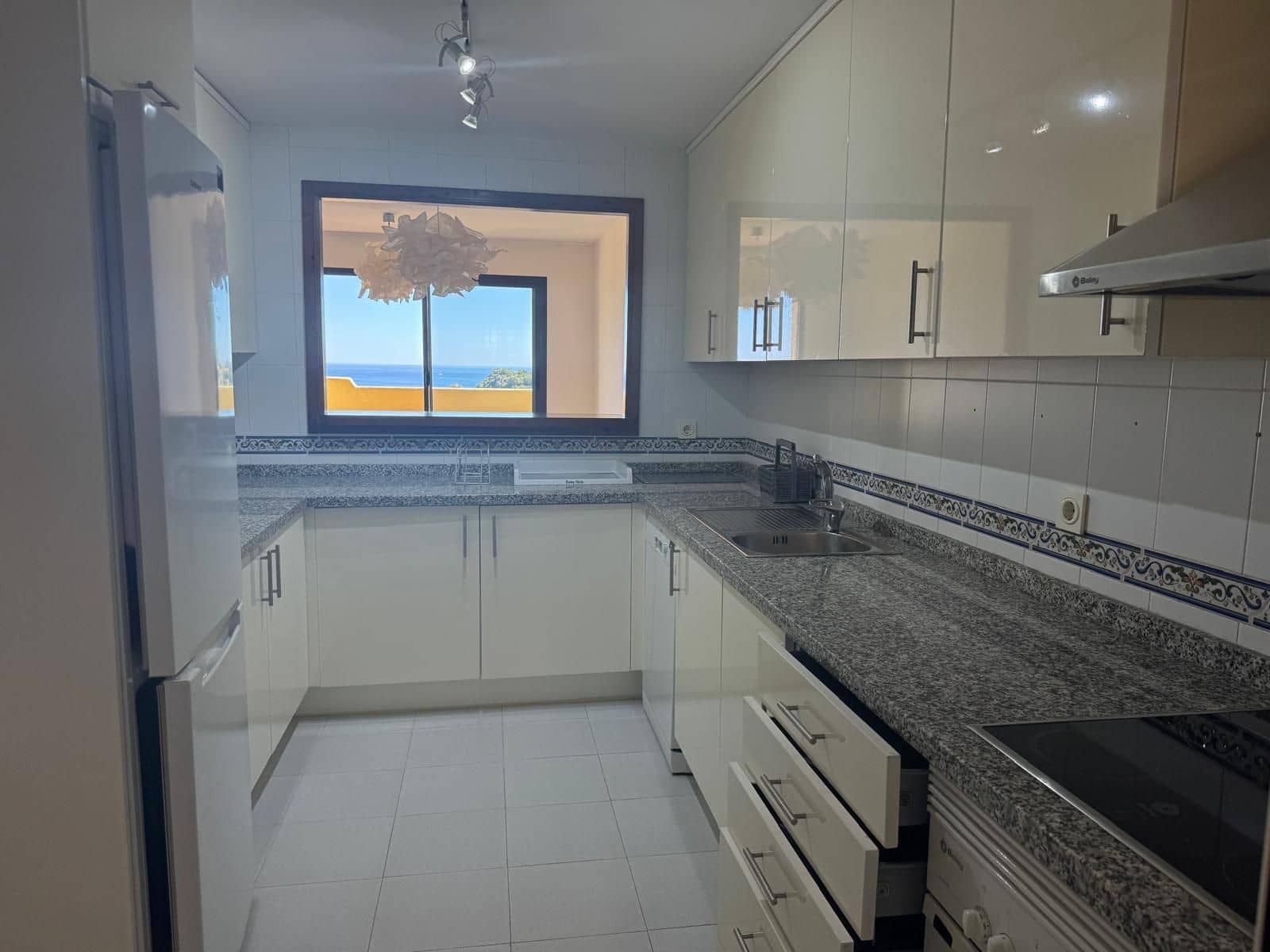 2 Zimmer Apartment zu verkaufen in Manilva mit Pool Garage - 275.000 € (Ref: 8954095)