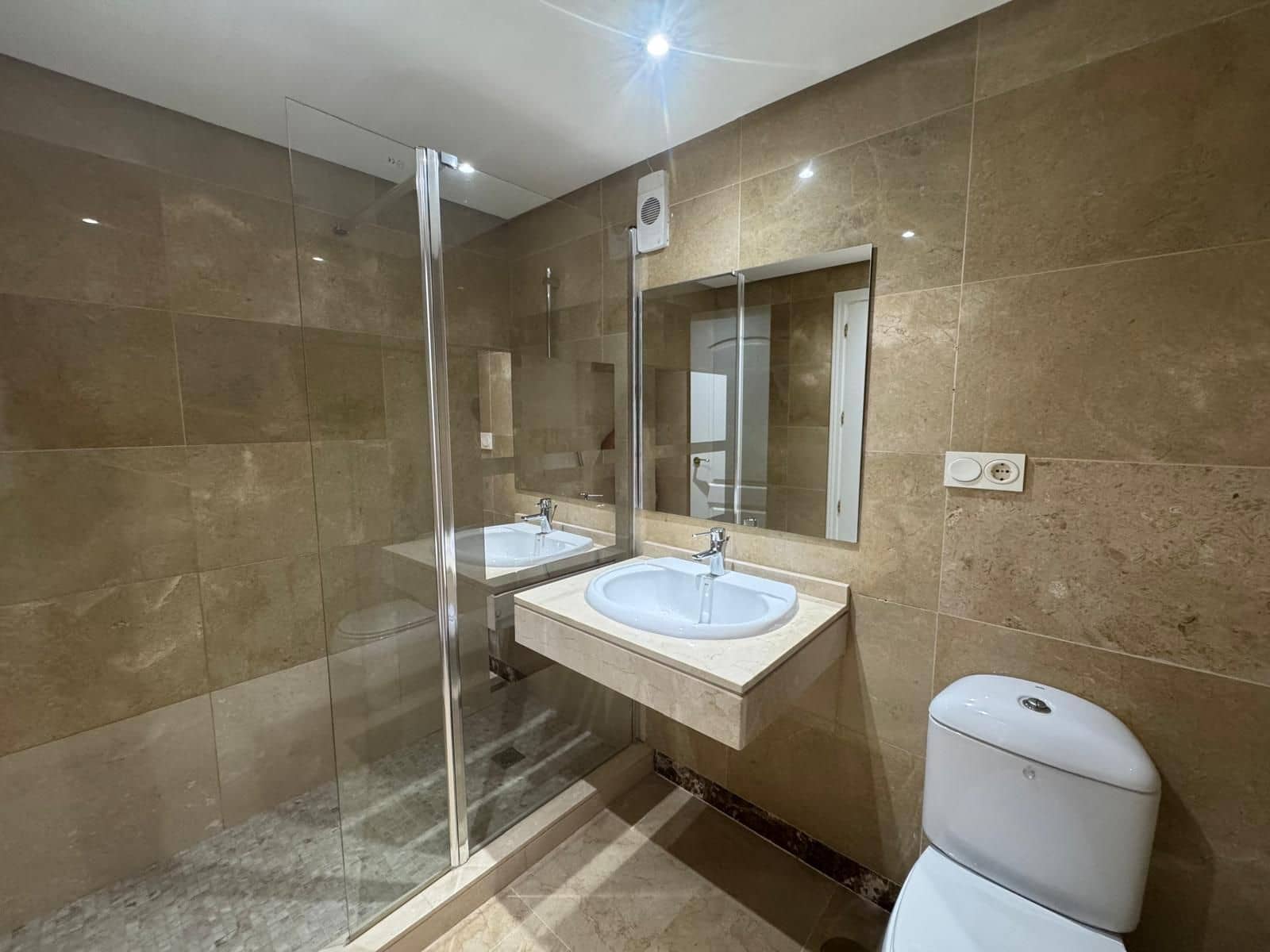 2 Zimmer Apartment zu verkaufen in Manilva mit Pool Garage - 275.000 € (Ref: 8954095)