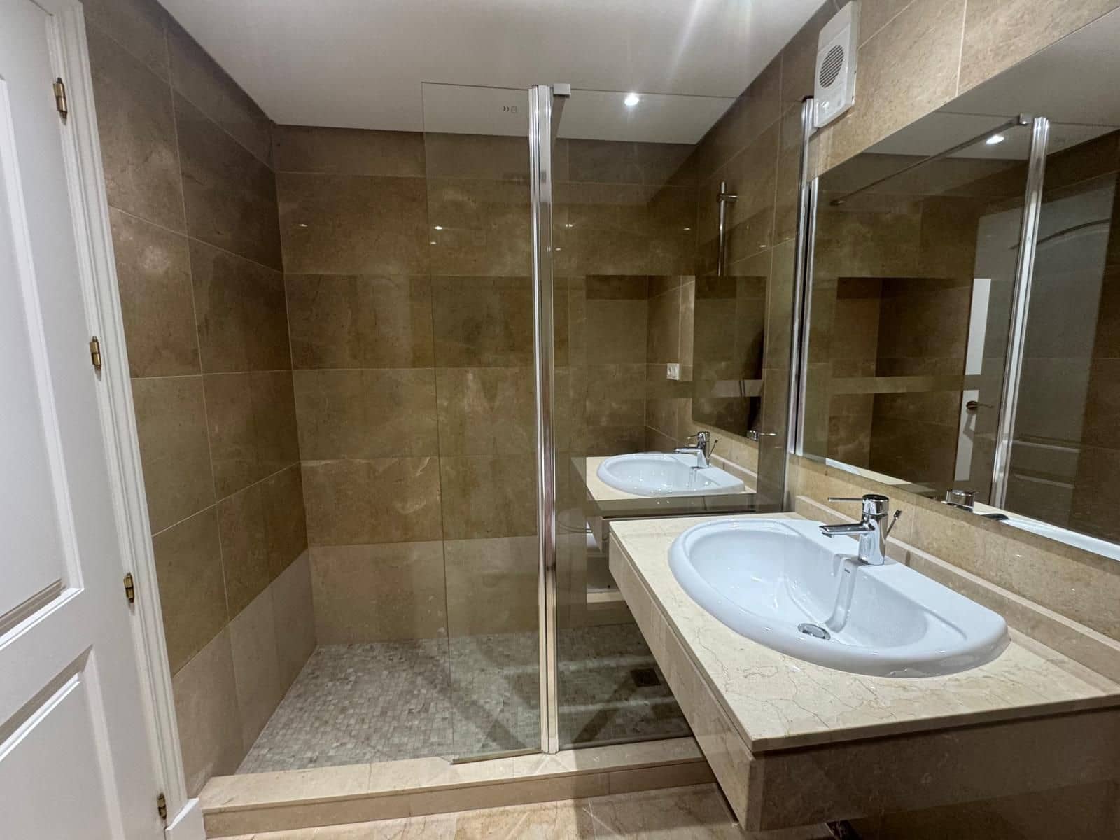 2 Zimmer Apartment zu verkaufen in Manilva mit Pool Garage - 275.000 € (Ref: 8954095)