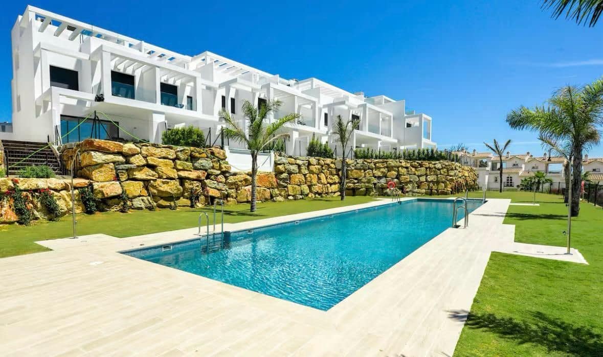 3 soveværelse Semi-Rækkehus til salg i Manilva med swimmingpool garage - € 619.000 (Ref: 9115842)