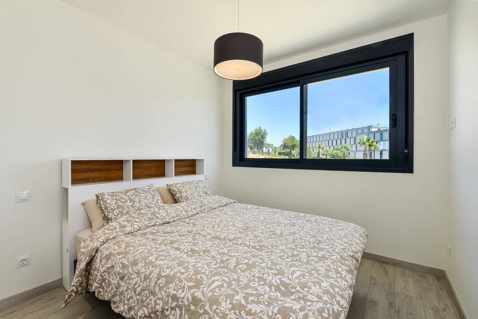 3 soveværelse Semi-Rækkehus til salg i Manilva med swimmingpool garage - € 619.000 (Ref: 9115842)