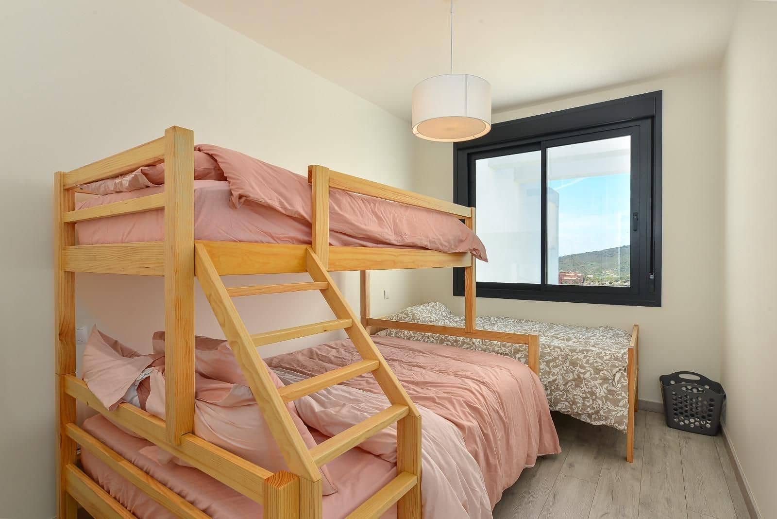 3 soveværelse Semi-Rækkehus til salg i Manilva med swimmingpool garage - € 619.000 (Ref: 9115842)