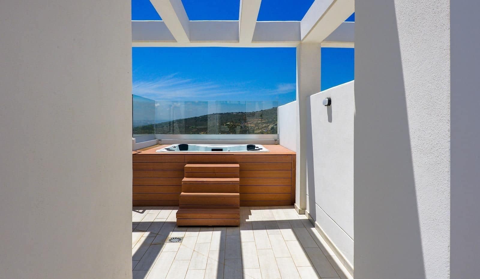 3 soveværelse Semi-Rækkehus til salg i Manilva med swimmingpool garage - € 619.000 (Ref: 9115842)