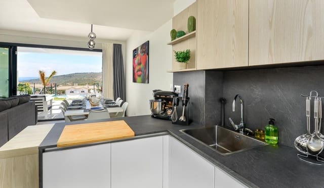 3 sypialnia Dom blizniak na sprzedaż w Manilva z basenem garażem - 619 000 € (Ref: 9115842)