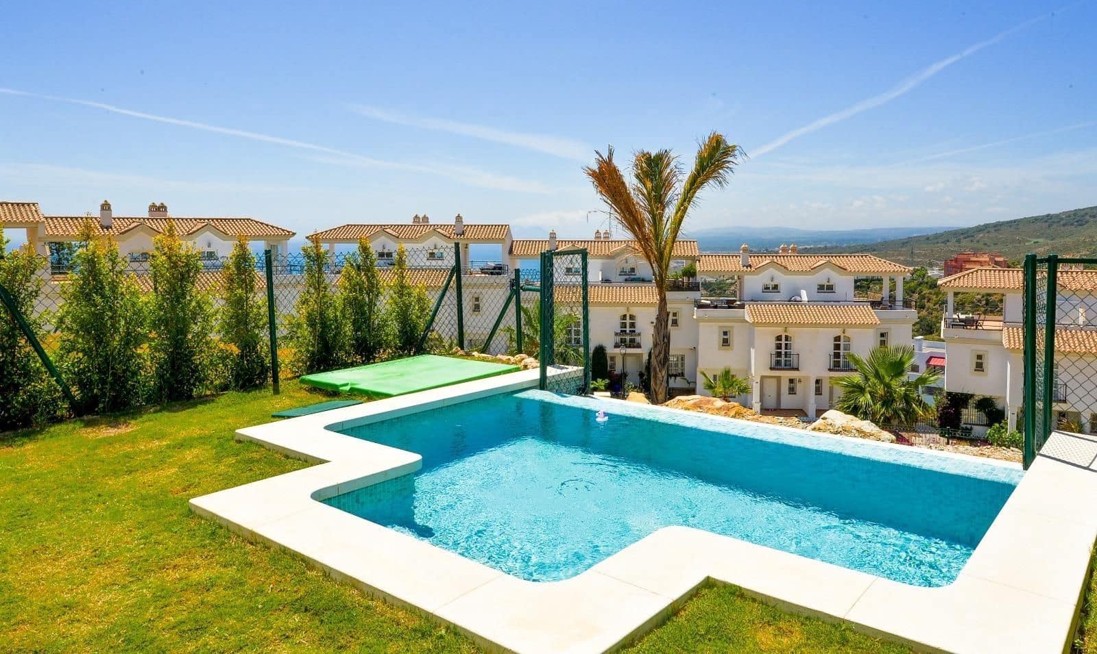 3 soveværelse Semi-Rækkehus til salg i Manilva med swimmingpool garage - € 619.000 (Ref: 9115842)