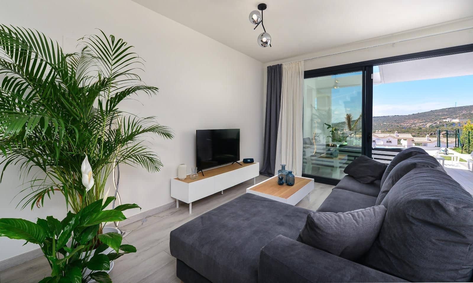 3 soveværelse Semi-Rækkehus til salg i Manilva med swimmingpool garage - € 619.000 (Ref: 9115842)