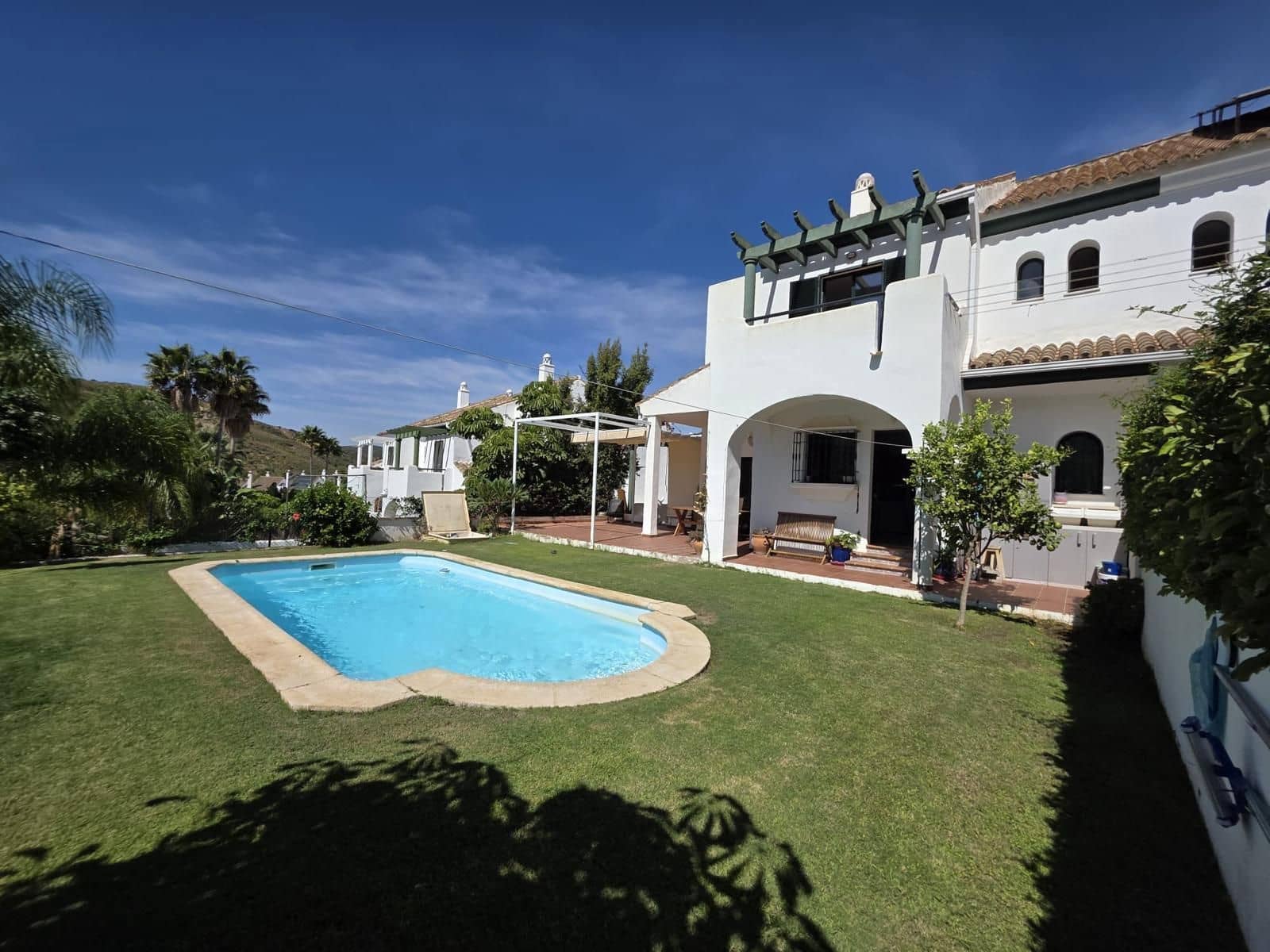 Chalet de 3 habitaciones en Manilva en venta con piscina garaje - 535.000 € (Ref: 9374941)