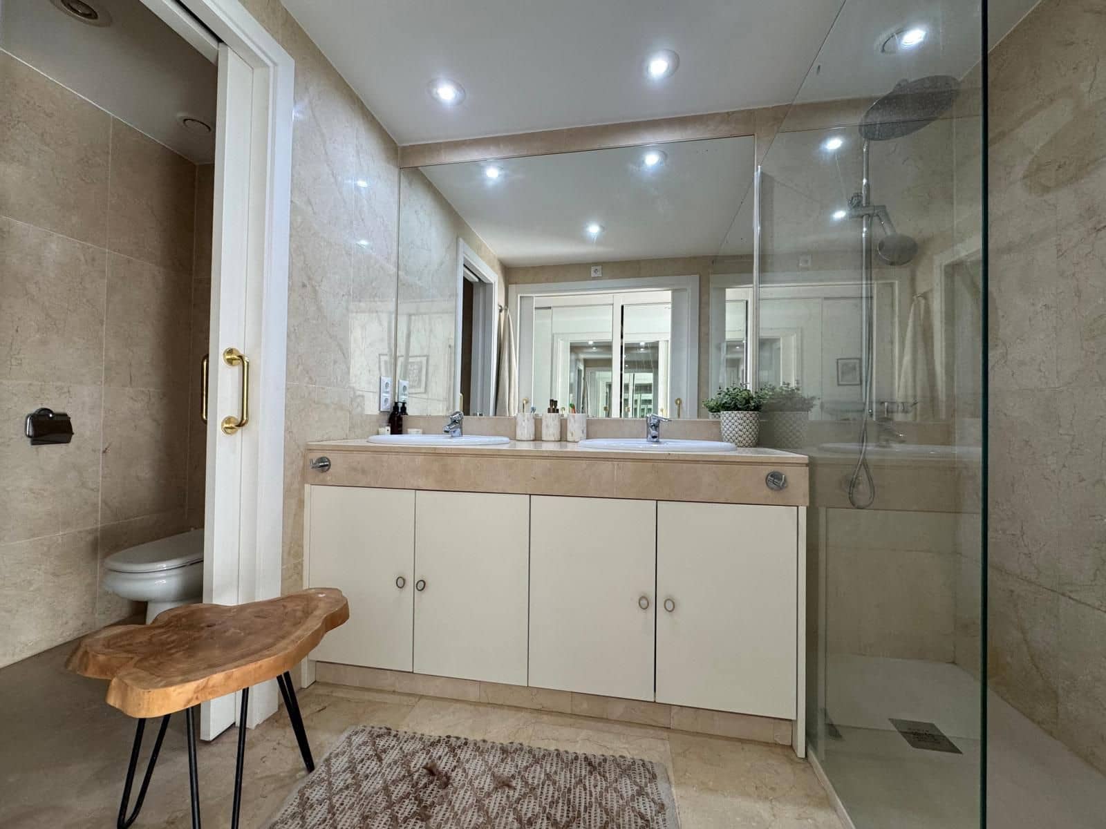 Piso de 3 habitaciones en La Duquesa / Puerto de la Duquesa en venta con piscina garaje - 595.000 € (Ref: 9436653)