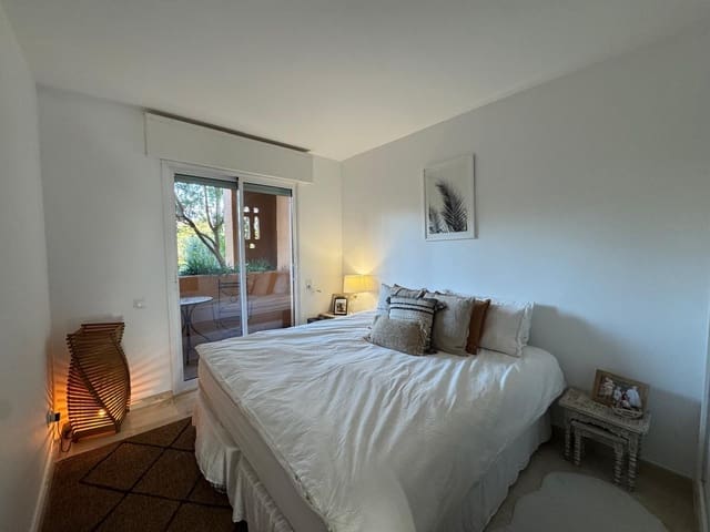 Piso de 3 habitaciones en La Duquesa / Puerto de la Duquesa, Manilva en venta con piscina garaje - 595.000 € (Ref: 9436653)