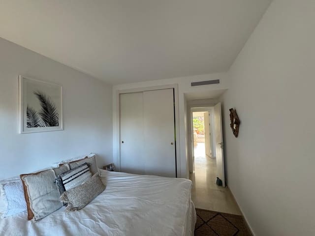 Piso de 3 habitaciones en La Duquesa / Puerto de la Duquesa, Manilva en venta con piscina garaje - 595.000 € (Ref: 9436653)