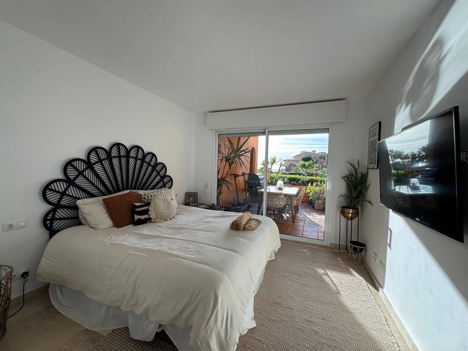 Piso de 3 habitaciones en La Duquesa / Puerto de la Duquesa en venta con piscina garaje - 595.000 € (Ref: 9436653)