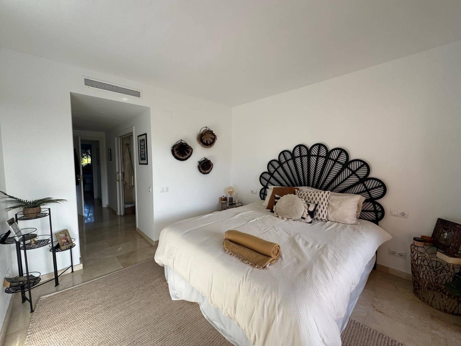 Piso de 3 habitaciones en La Duquesa / Puerto de la Duquesa en venta con piscina garaje - 595.000 € (Ref: 9436653)