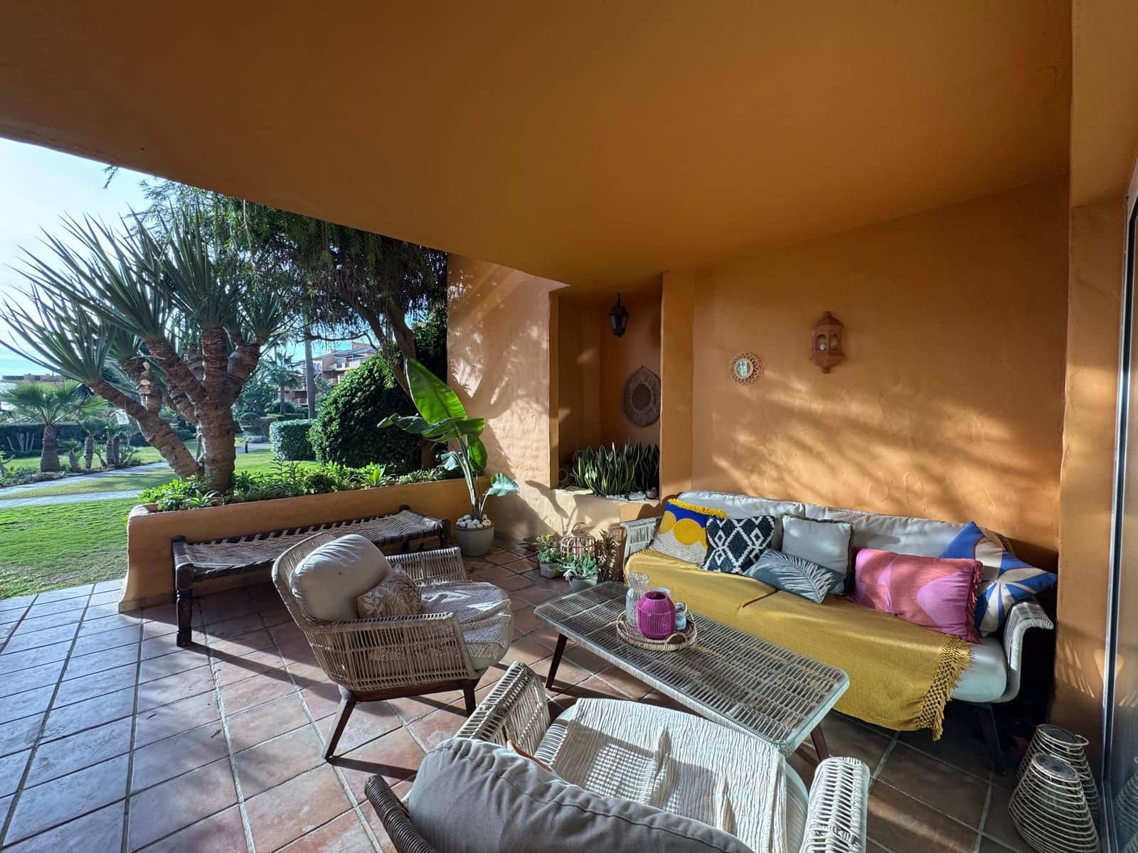 Piso de 3 habitaciones en La Duquesa / Puerto de la Duquesa en venta con piscina garaje - 595.000 € (Ref: 9436653)