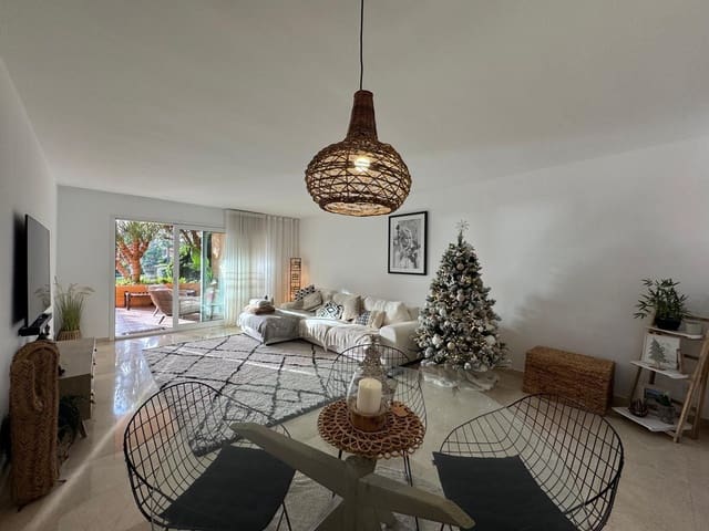 Piso de 3 habitaciones en La Duquesa / Puerto de la Duquesa, Manilva en venta con piscina garaje - 595.000 € (Ref: 9436653)