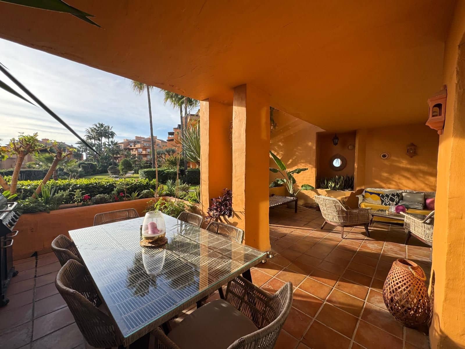 Piso de 3 habitaciones en La Duquesa / Puerto de la Duquesa en venta con piscina garaje - 595.000 € (Ref: 9436653)