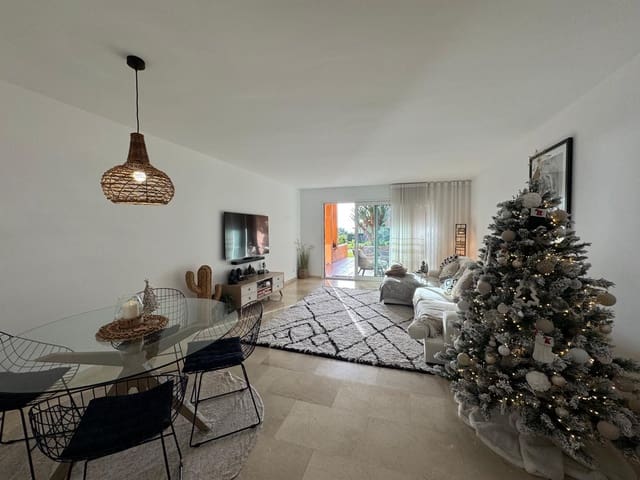 Piso de 3 habitaciones en La Duquesa / Puerto de la Duquesa, Manilva en venta con piscina garaje - 595.000 € (Ref: 9436653)