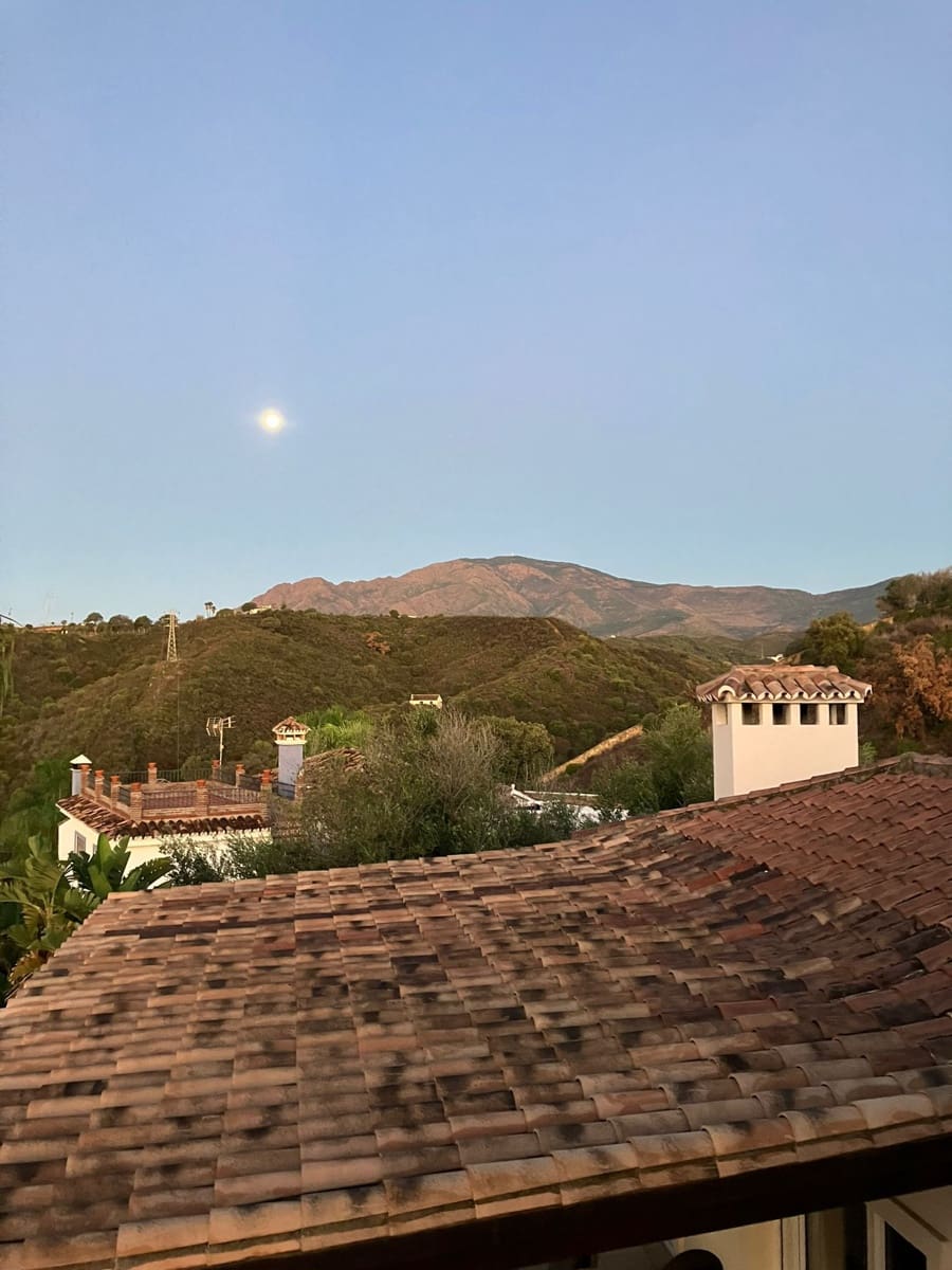 4 bedroom Villa for sale in Estepona with pool garage - € 2,450,000 (Ref: 9472009)