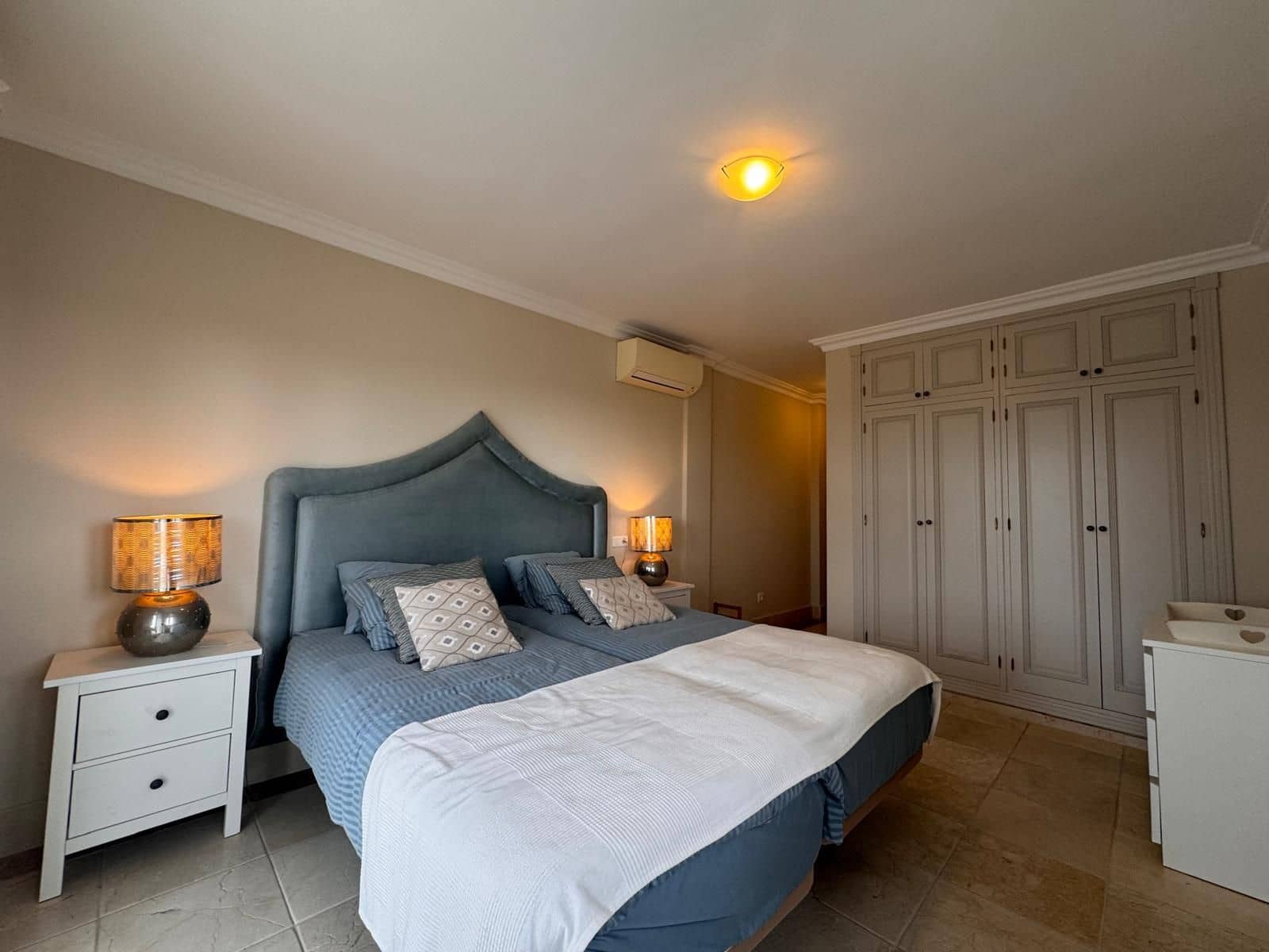 4 bedroom Villa for sale in Estepona with pool garage - € 2,450,000 (Ref: 9472009)