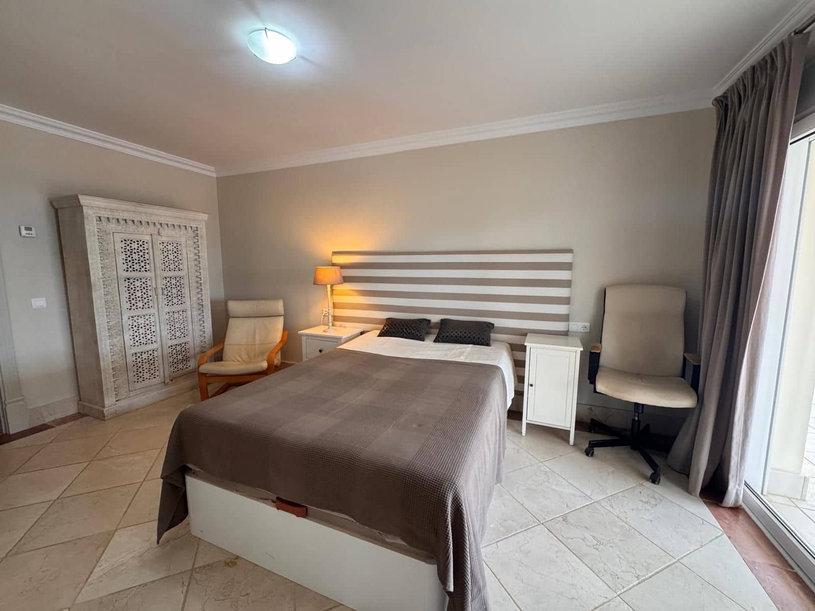 4 bedroom Villa for sale in Estepona with pool garage - € 2,450,000 (Ref: 9472009)