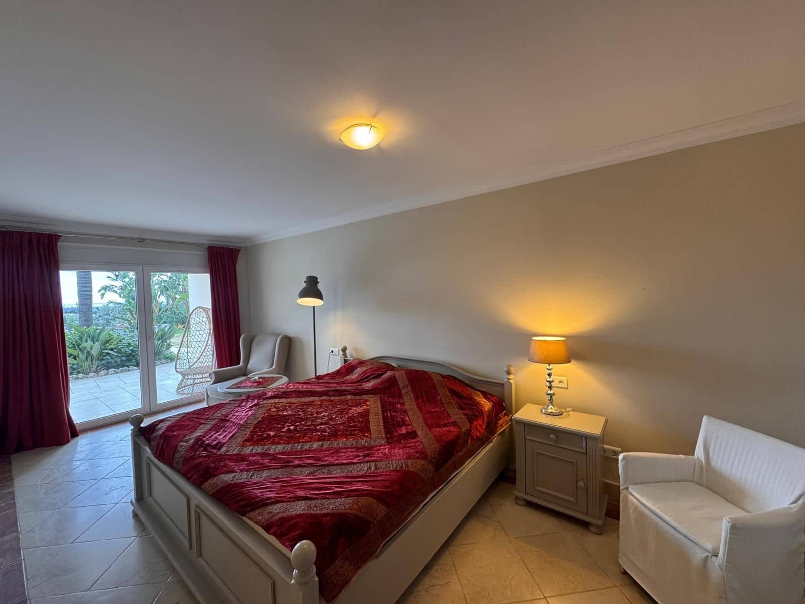 4 bedroom Villa for sale in Estepona with pool garage - € 2,450,000 (Ref: 9472009)