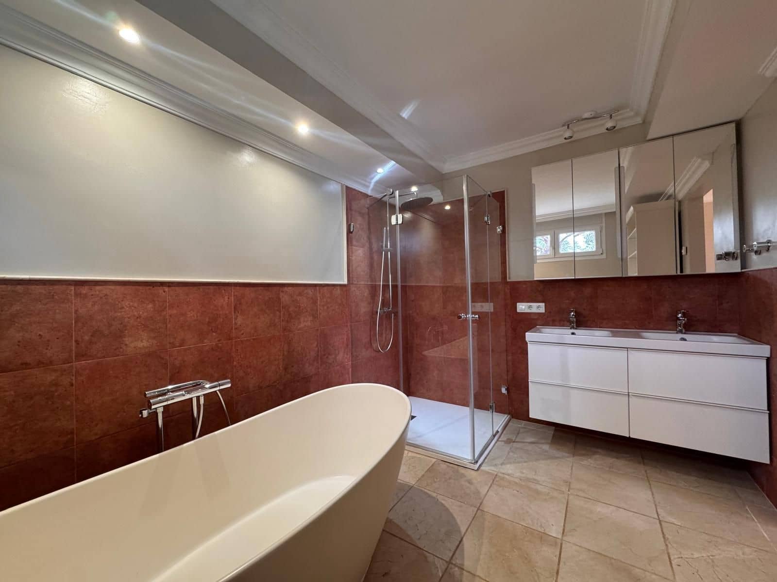 4 bedroom Villa for sale in Estepona with pool garage - € 2,450,000 (Ref: 9472009)