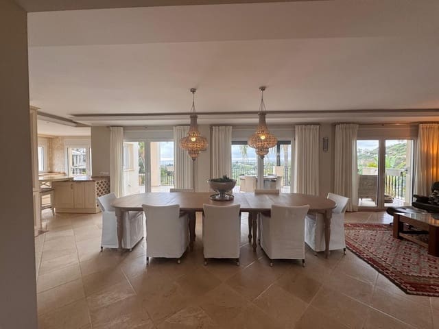 4 bedroom Villa for sale in Estepona with pool garage - € 2,450,000 (Ref: 9472009)