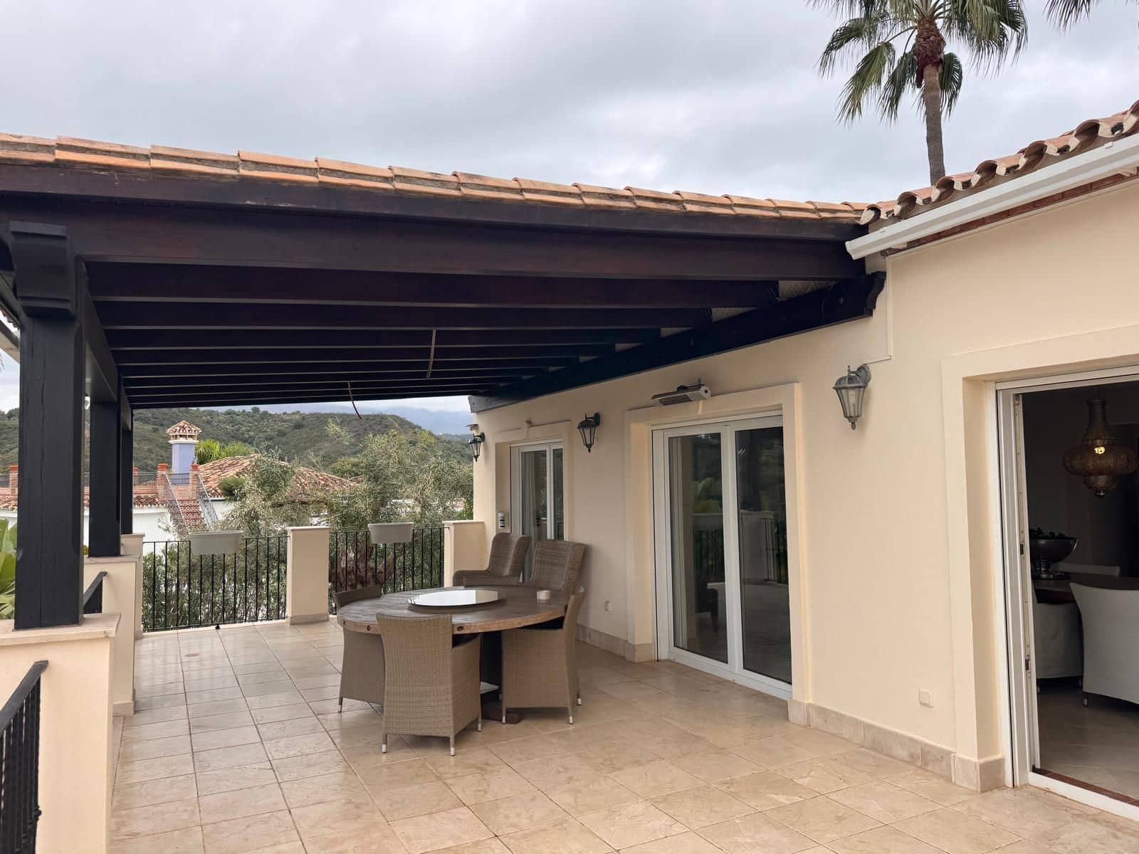 4 bedroom Villa for sale in Estepona with pool garage - € 2,450,000 (Ref: 9472009)