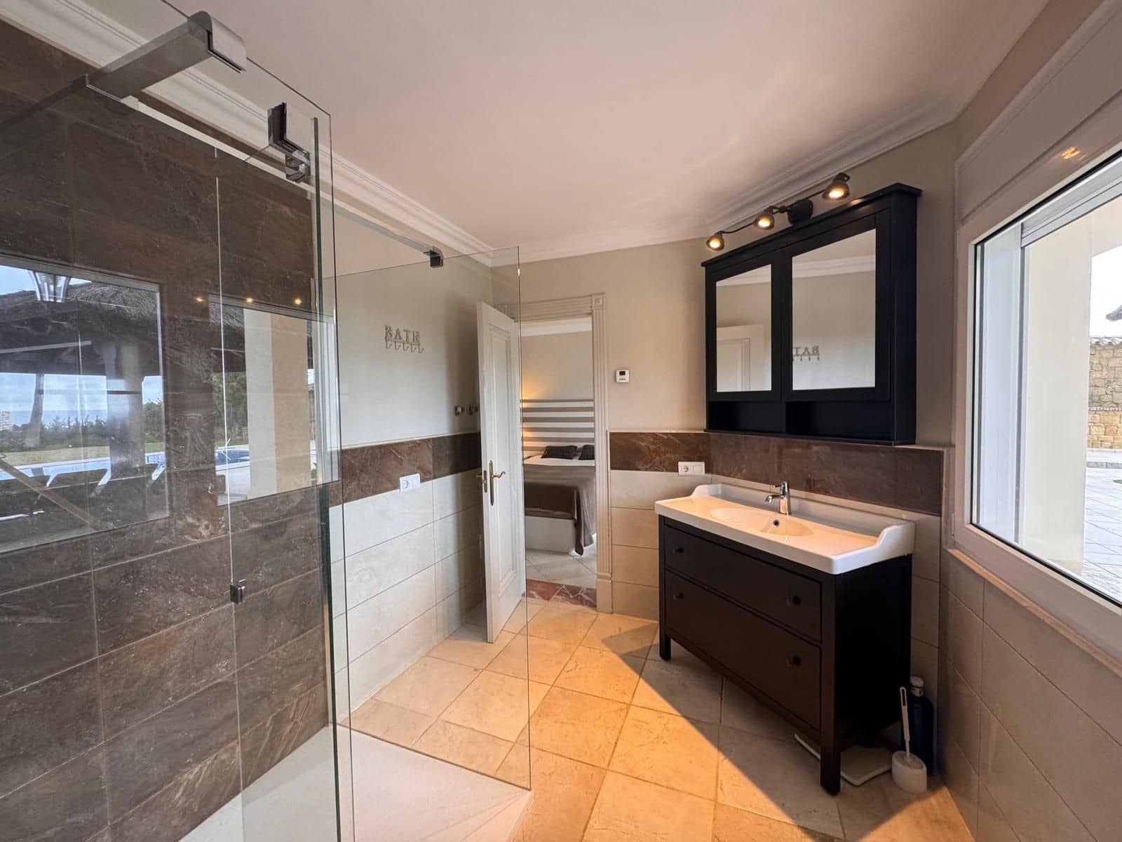 4 bedroom Villa for sale in Estepona with pool garage - € 2,450,000 (Ref: 9472009)