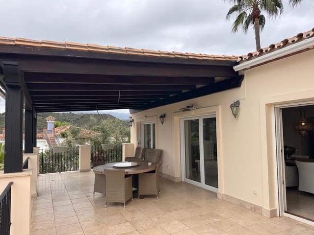 4 bedroom Villa for sale in Estepona with pool garage - € 2,450,000 (Ref: 9472009)