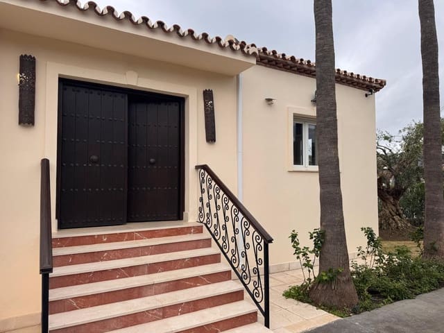 4 bedroom Villa for sale in Estepona with pool garage - € 2,450,000 (Ref: 9472009)