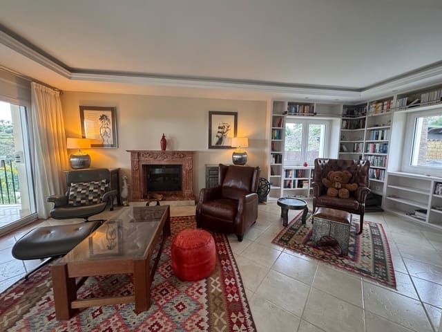 4 bedroom Villa for sale in Estepona with pool garage - € 2,450,000 (Ref: 9472009)