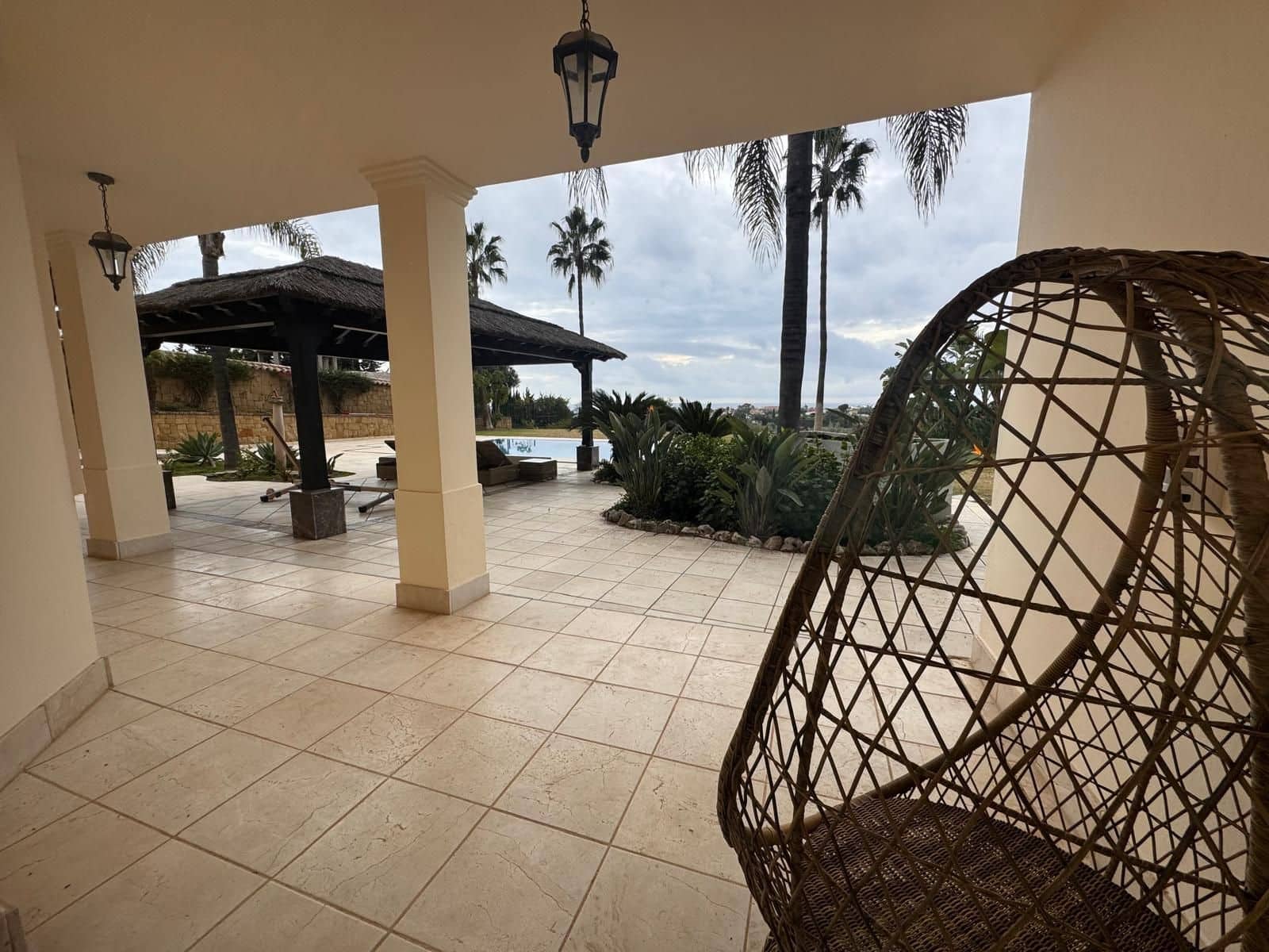 4 bedroom Villa for sale in Estepona with pool garage - € 2,450,000 (Ref: 9472009)