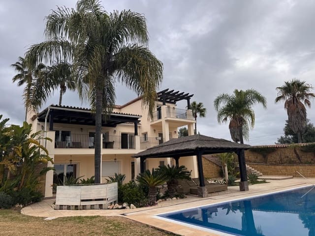 4 bedroom Villa for sale in Estepona with pool garage - € 2,450,000 (Ref: 9472009)