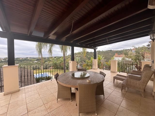 4 bedroom Villa for sale in Estepona with pool garage - € 2,450,000 (Ref: 9472009)