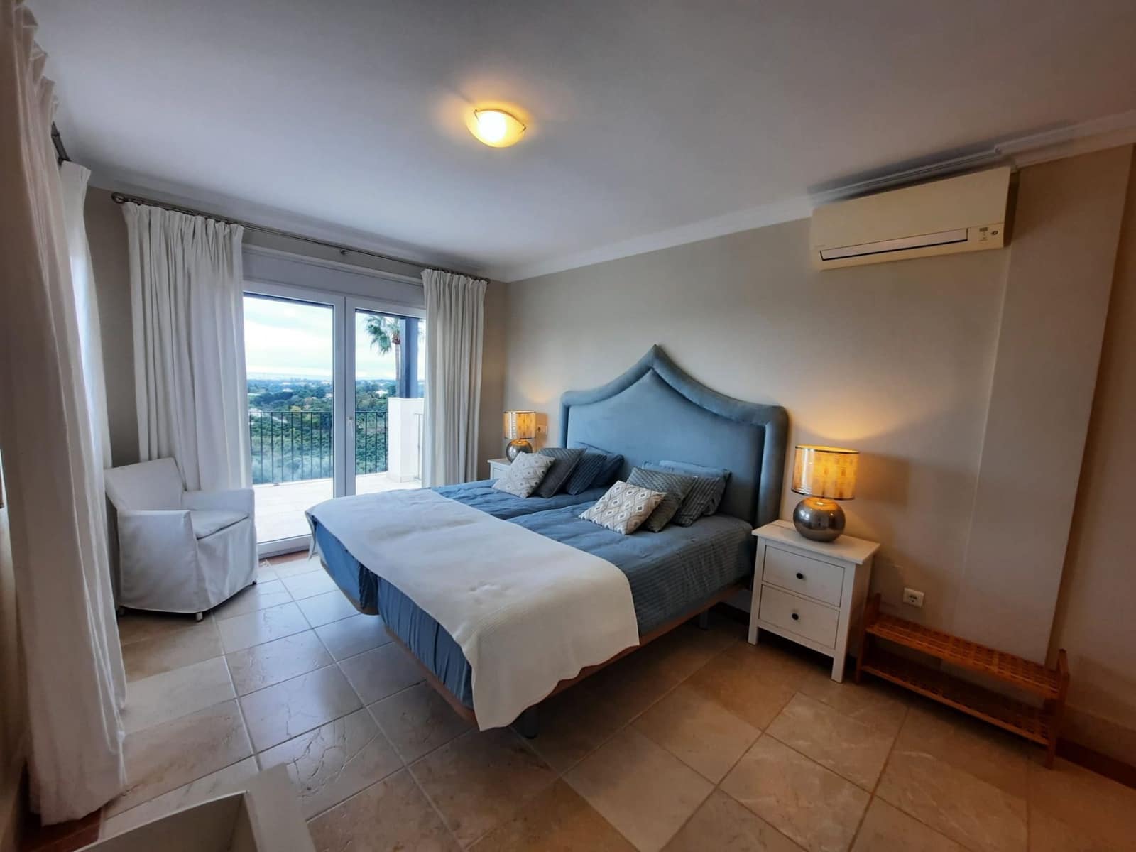 4 bedroom Villa for sale in Estepona with pool garage - € 2,450,000 (Ref: 9472009)