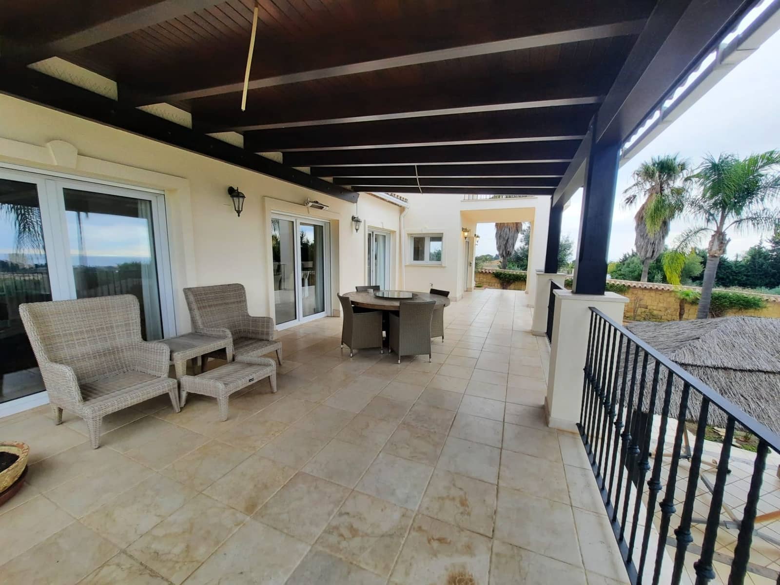 4 bedroom Villa for sale in Estepona with pool garage - € 2,450,000 (Ref: 9472009)