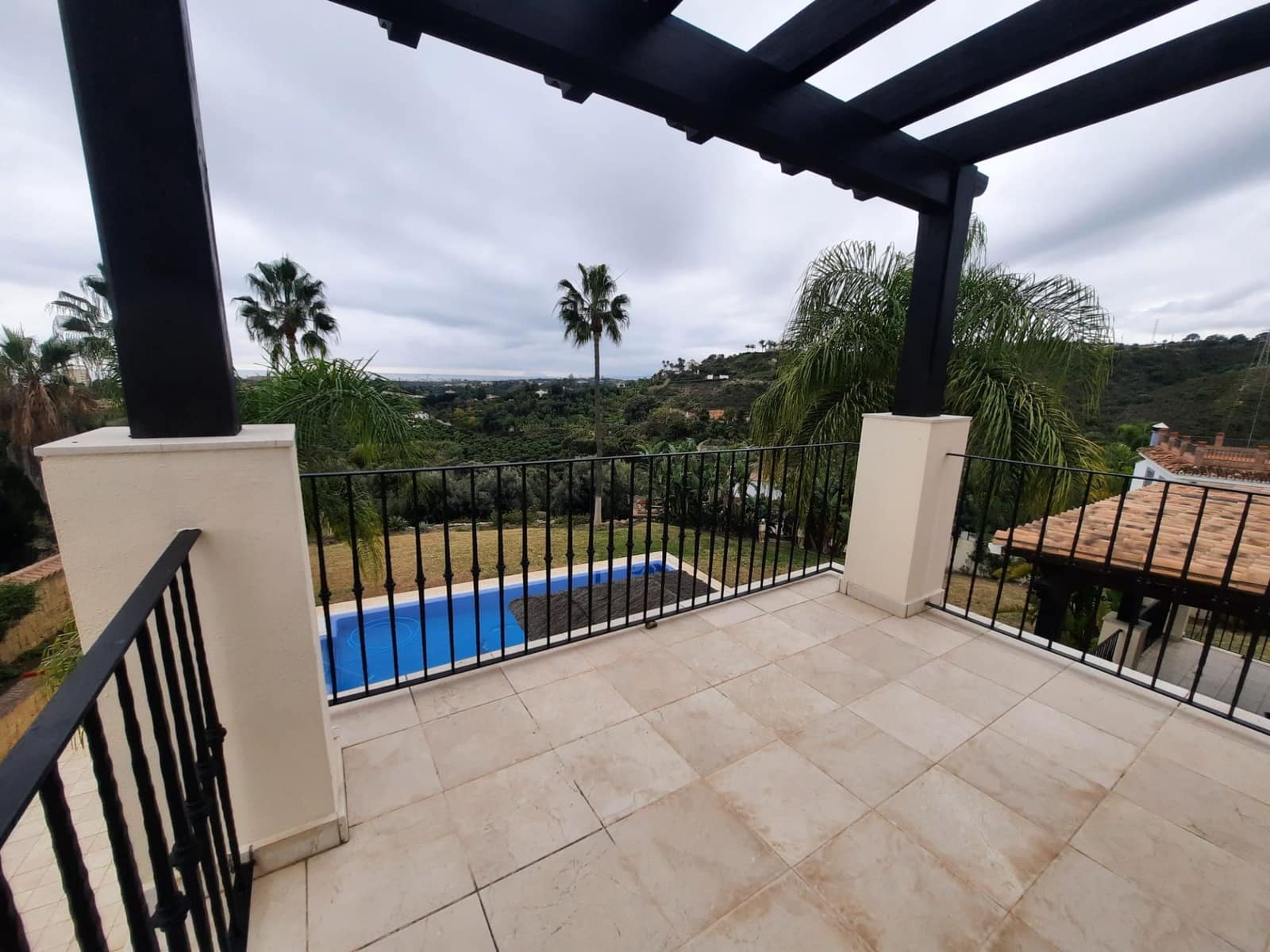 4 bedroom Villa for sale in Estepona with pool garage - € 2,450,000 (Ref: 9472009)