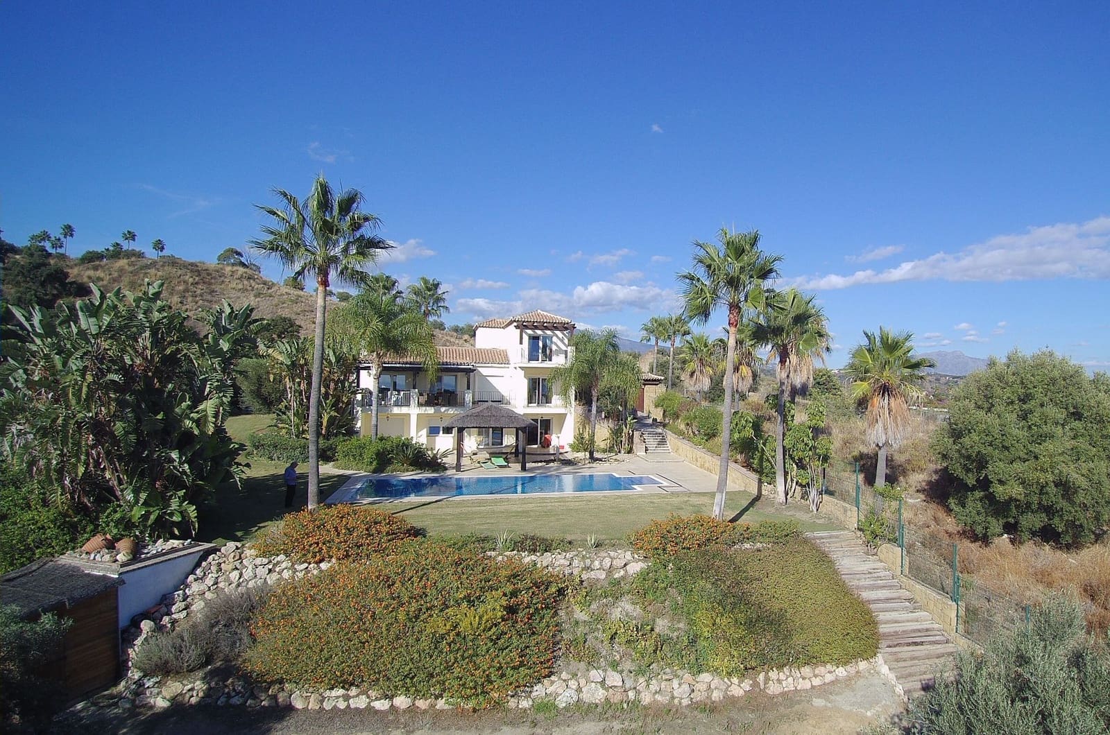 4 bedroom Villa for sale in Estepona with pool garage - € 2,450,000 (Ref: 9472009)