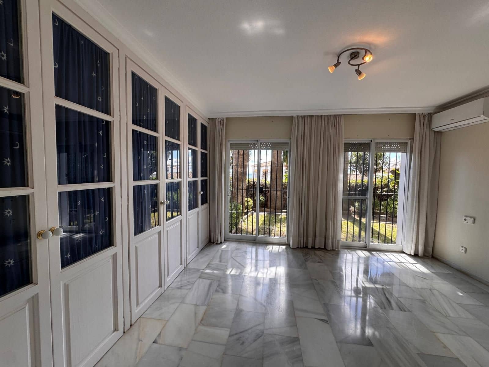 3 camera da letto Villetta Bifamiliare in vendita in La Duquesa / Puerto de la Duquesa con piscina garage - 570.000 € (Rif: 9669902)