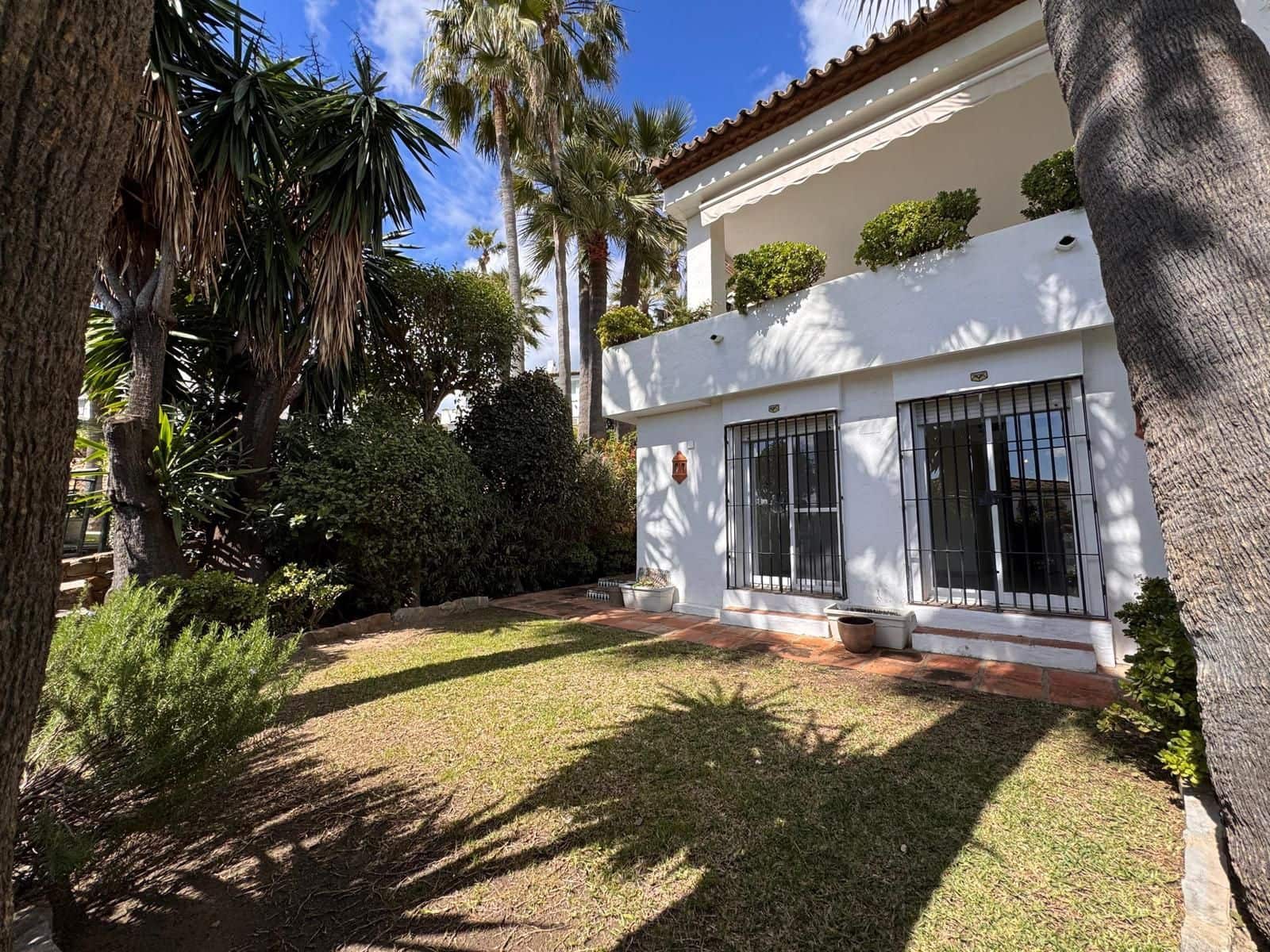 3 camera da letto Villetta Bifamiliare in vendita in La Duquesa / Puerto de la Duquesa con piscina garage - 570.000 € (Rif: 9669902)