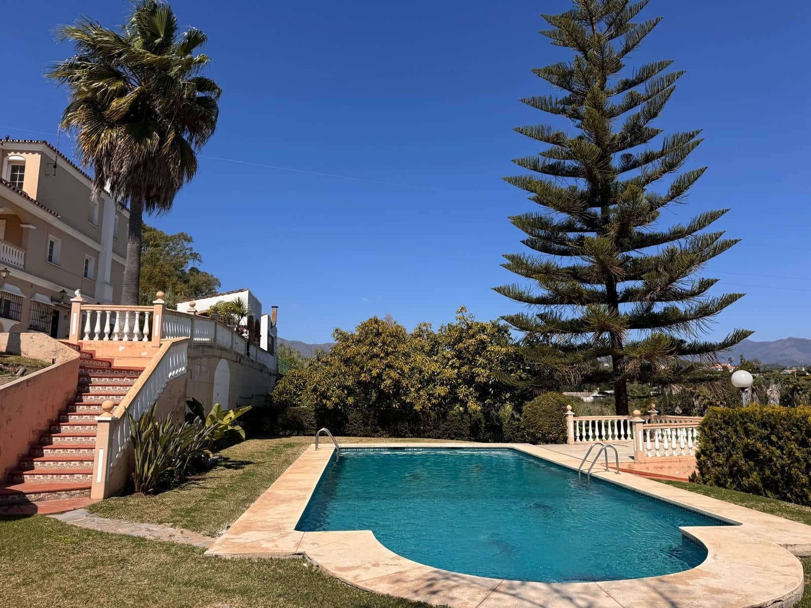 Chalet de 4 habitaciones en Estepona en venta con piscina garaje - 1.800.000 € (Ref: 9689987)