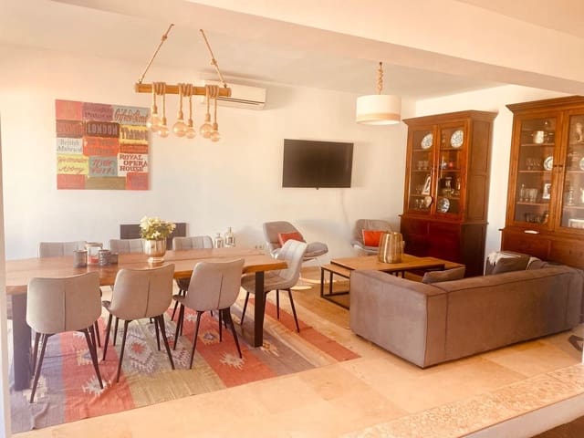 4 soveværelse Villa til salg i Manilva med swimmingpool - € 775.000 (Ref: 9761655)