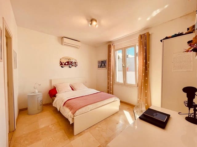 4 soveværelse Villa til salg i Manilva med swimmingpool - € 775.000 (Ref: 9761655)