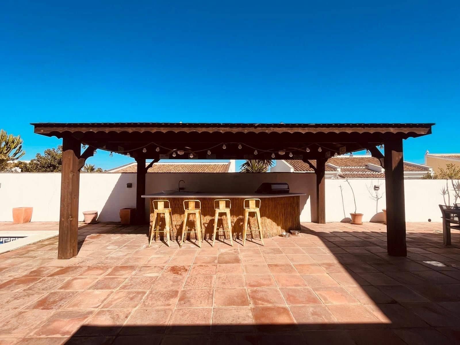 4 soveværelse Villa til salg i Manilva med swimmingpool - € 775.000 (Ref: 9761655)