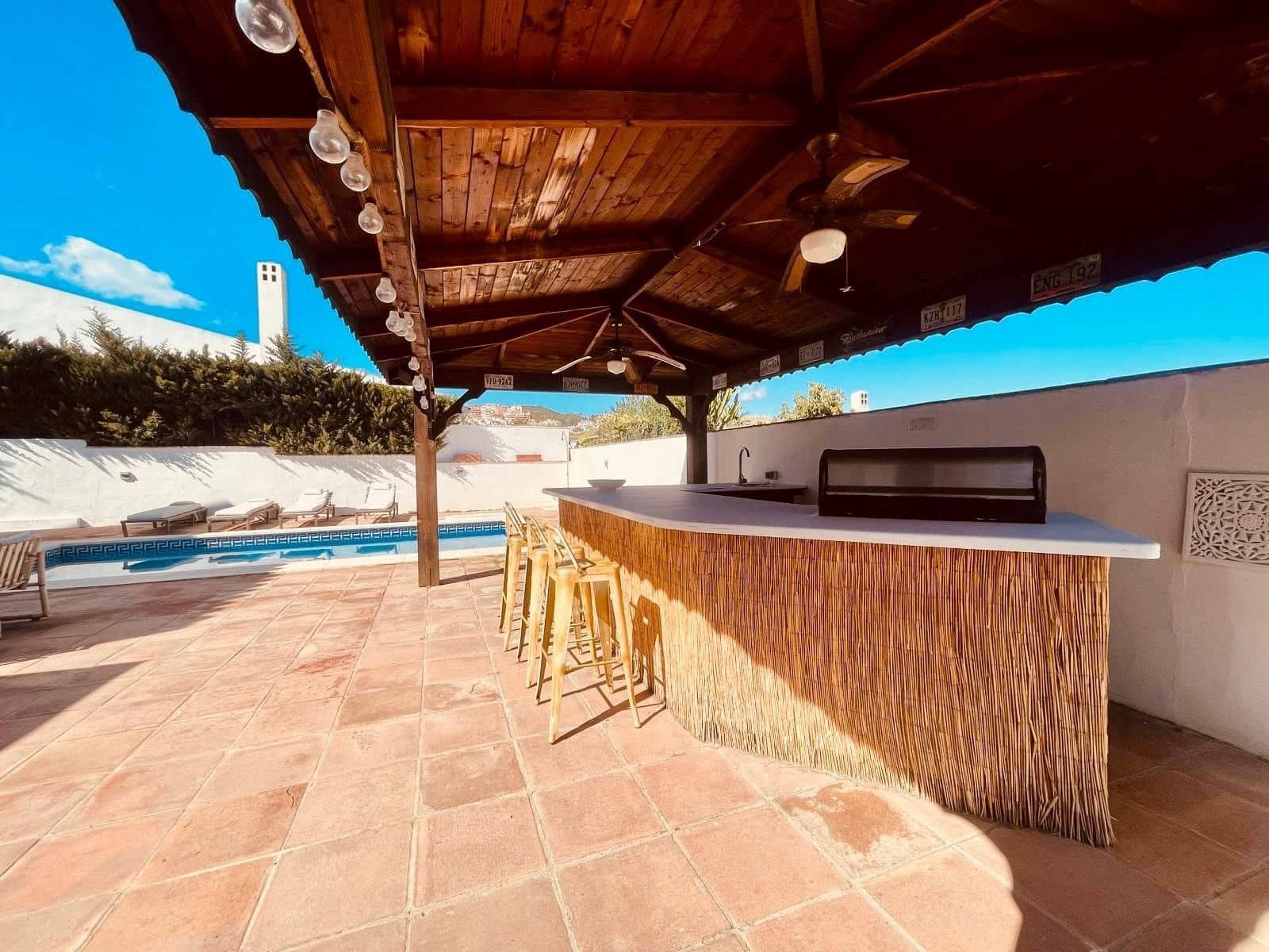 4 soveværelse Villa til salg i Manilva med swimmingpool - € 775.000 (Ref: 9761655)