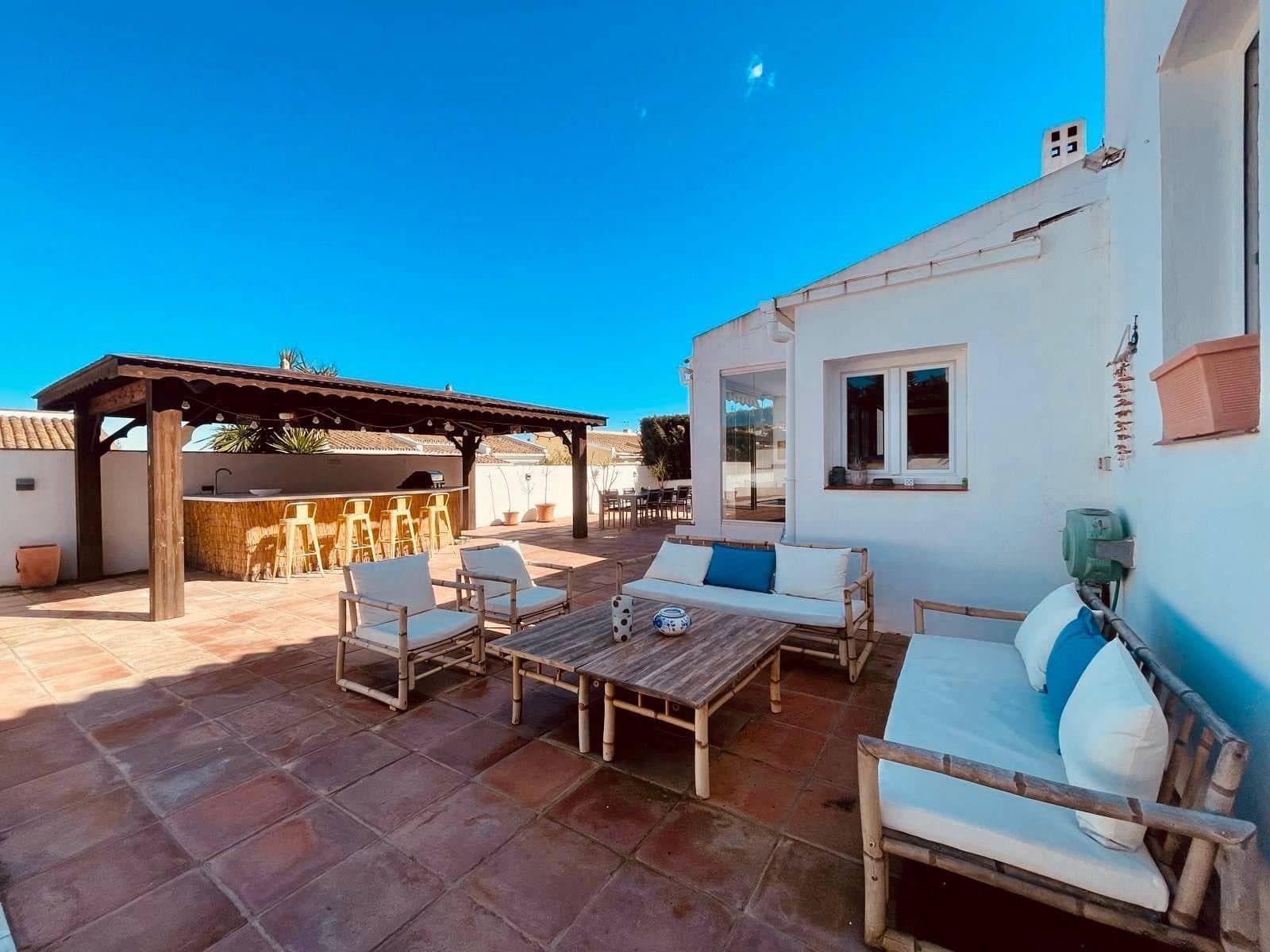 4 soveværelse Villa til salg i Manilva med swimmingpool - € 775.000 (Ref: 9761655)