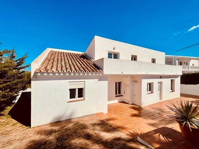 4 soveværelse Villa til salg i Manilva med swimmingpool - € 775.000 (Ref: 9761655)